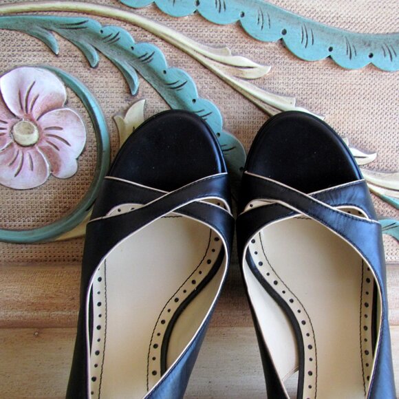 ELLE SHOES, 9, BLACK SLINGBACK PLATFORM HEELS w DAINTY TAN TRIM CLASSIC & LOVELY - Picture 2 of 8